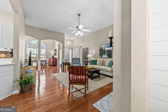 4652 Devencrest Lane, Buford, GA 30519