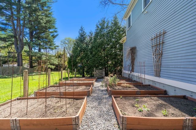 33 Everett Street, Concord, MA 01742