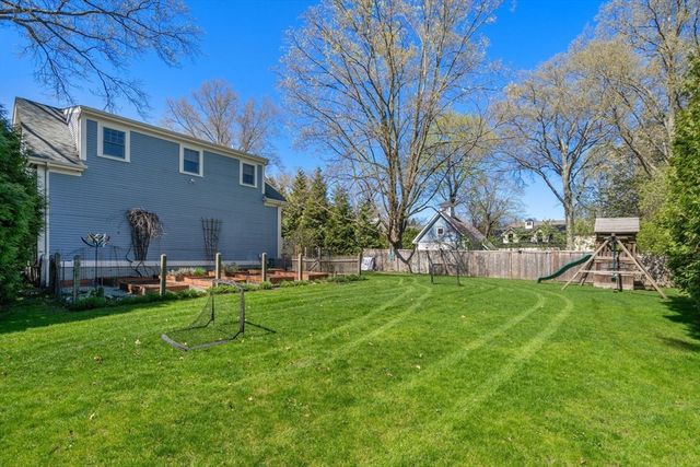 33 Everett Street, Concord, MA 01742
