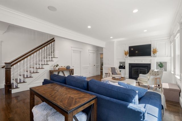 33 Everett Street, Concord, MA 01742
