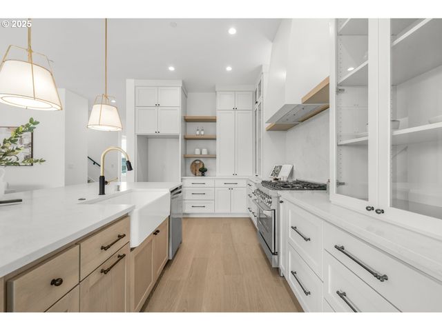 141 Se 24TH Ave, La Center, WA 98629