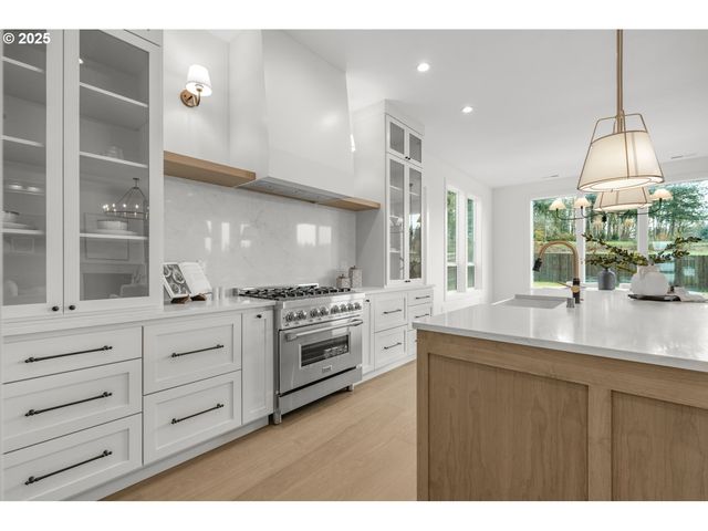 141 Se 24TH Ave, La Center, WA 98629