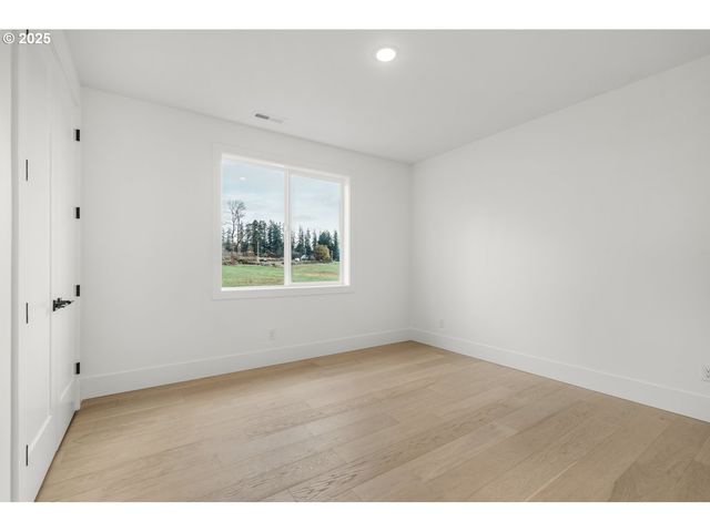 141 Se 24TH Ave, La Center, WA 98629