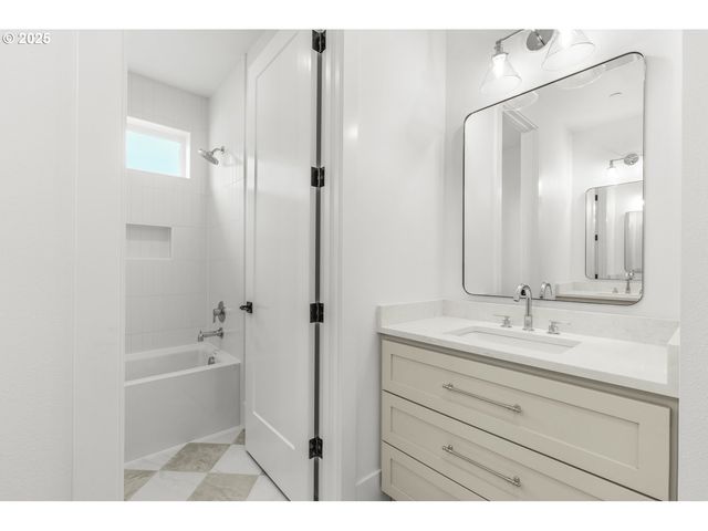 141 Se 24TH Ave, La Center, WA 98629