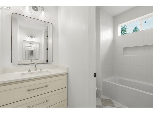 141 Se 24TH Ave, La Center, WA 98629