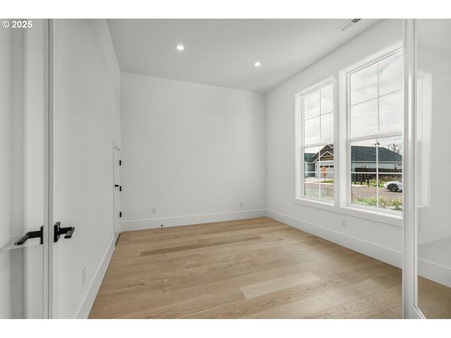 141 Se 24TH Ave, La Center, WA 98629