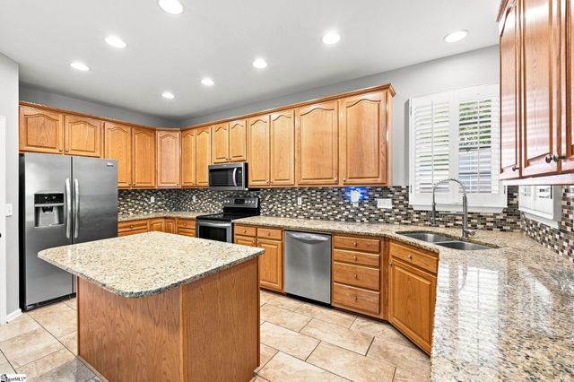 2 Noble Oaks Lane, Simpsonville, SC 29681