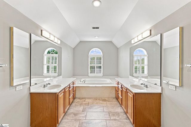 2 Noble Oaks Lane, Simpsonville, SC 29681