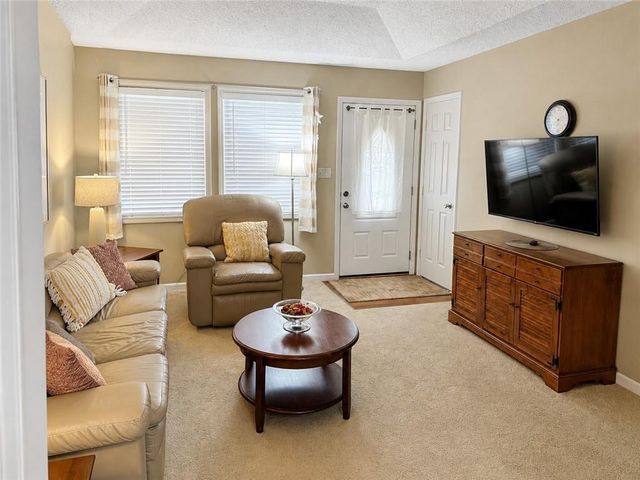 2005 SE 2nd Terrace, Lee's Summit, MO 64063