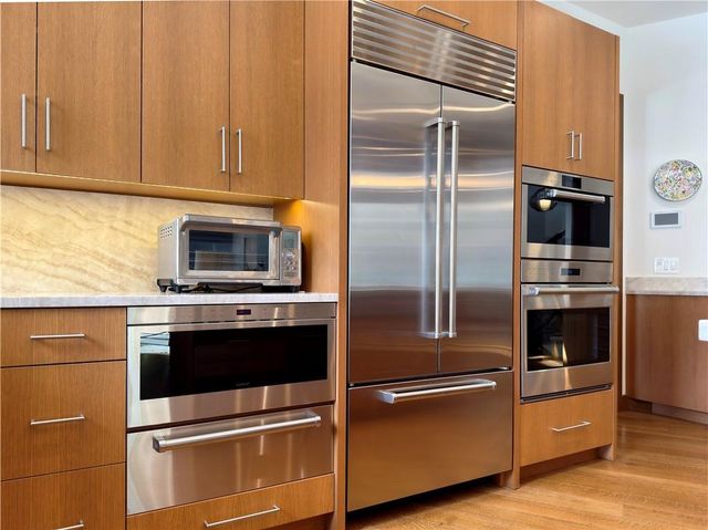 2615 W 98th Street, Leawood, KS 66206