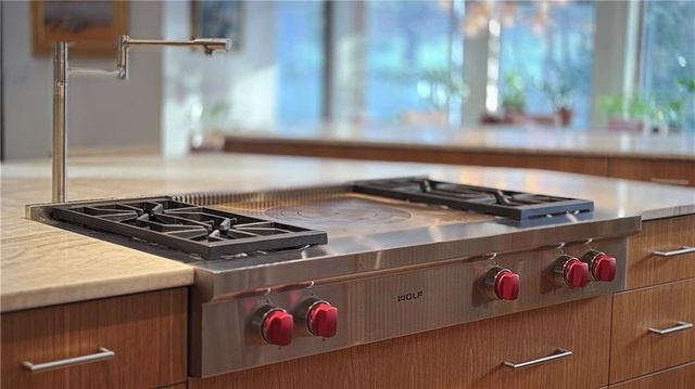 2615 W 98th Street, Leawood, KS 66206