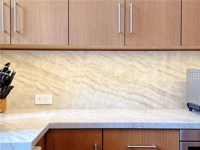 2615 W 98th Street, Leawood, KS 66206