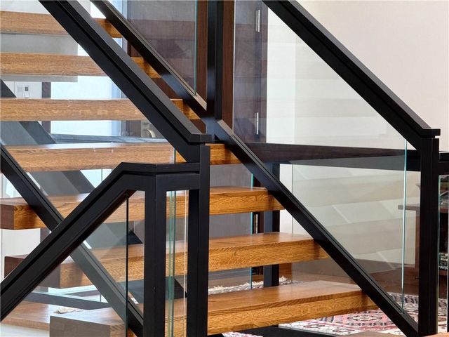 2615 W 98th Street, Leawood, KS 66206