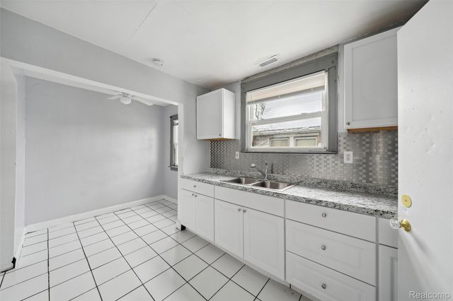 15886 Woodingham Drive, Detroit, MI 48238