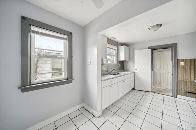 15886 Woodingham Drive, Detroit, MI 48238