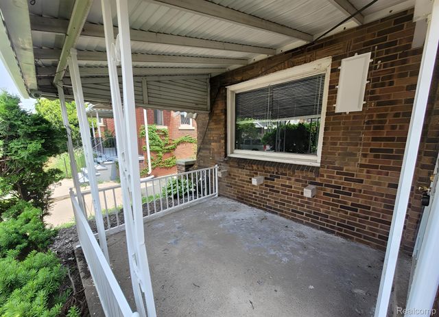 15886 Woodingham Drive, Detroit, MI 48238