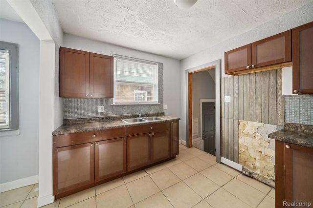 15886 Woodingham Drive, Detroit, MI 48238
