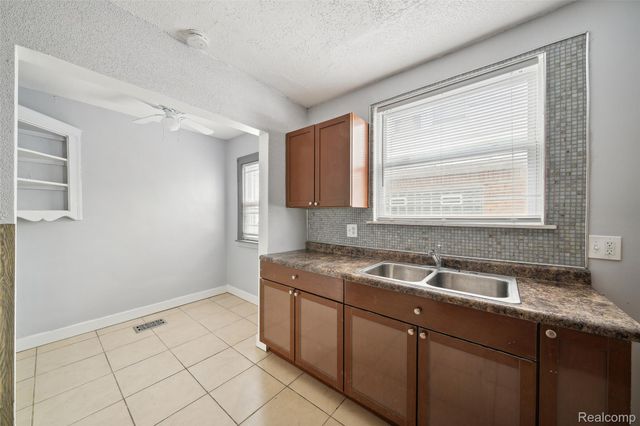 15886 Woodingham Drive, Detroit, MI 48238