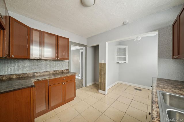 15886 Woodingham Drive, Detroit, MI 48238