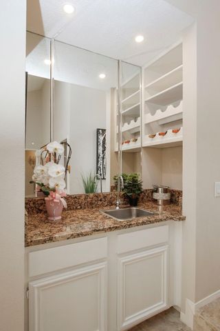 2110 Woodland Park Drive, Houston, TX 77077