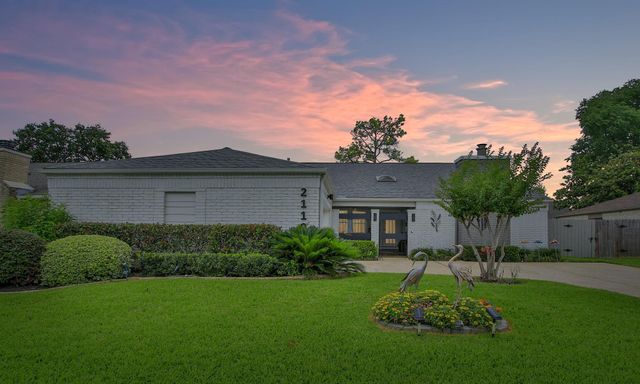 2110 Woodland Park Drive, Houston, TX 77077