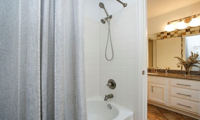 2110 Woodland Park Drive, Houston, TX 77077