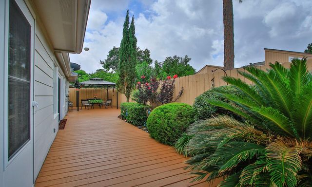 2110 Woodland Park Drive, Houston, TX 77077
