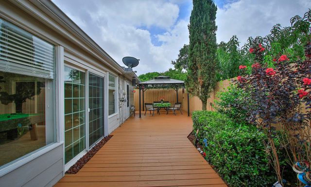 2110 Woodland Park Drive, Houston, TX 77077