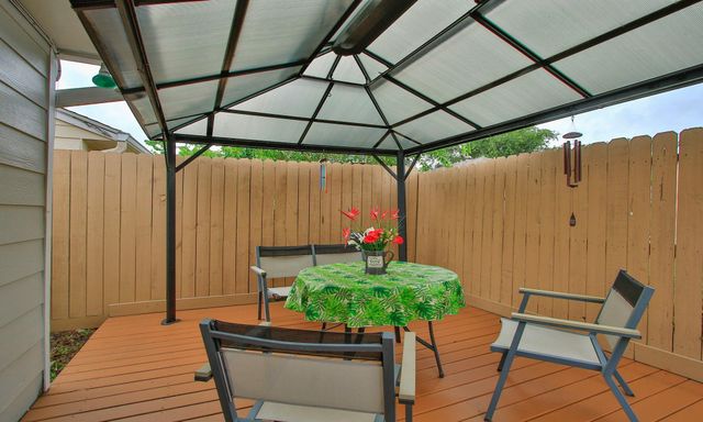 2110 Woodland Park Drive, Houston, TX 77077