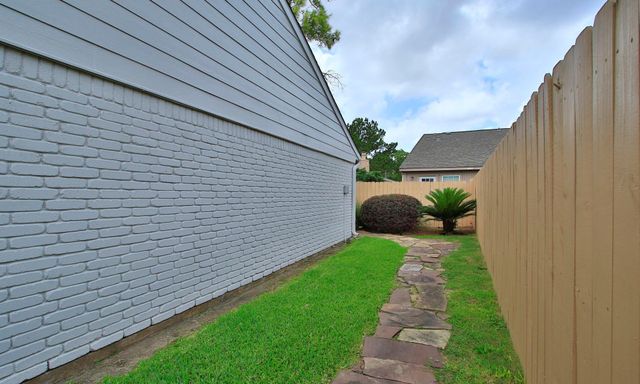 2110 Woodland Park Drive, Houston, TX 77077