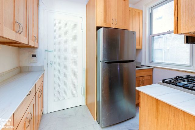 27 W 55th St Apt 44, New York City, NY 10019