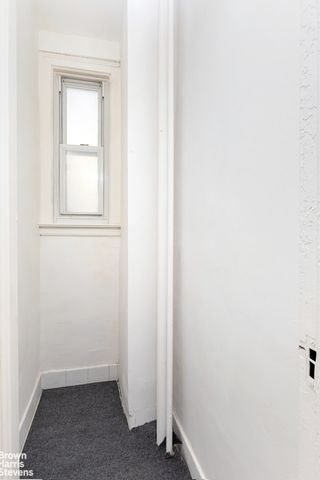 27 W 55th St Apt 44, New York City, NY 10019