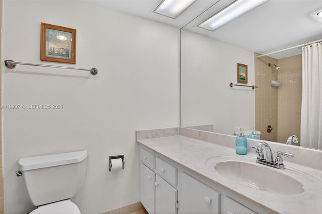 4030 W Palm Aire Dr 105, Pompano Beach, FL 33069