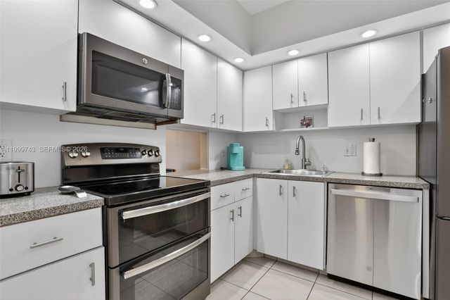 4030 W Palm Aire Dr 105, Pompano Beach, FL 33069