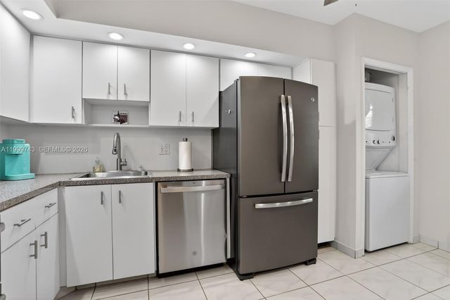 4030 W Palm Aire Dr 105, Pompano Beach, FL 33069