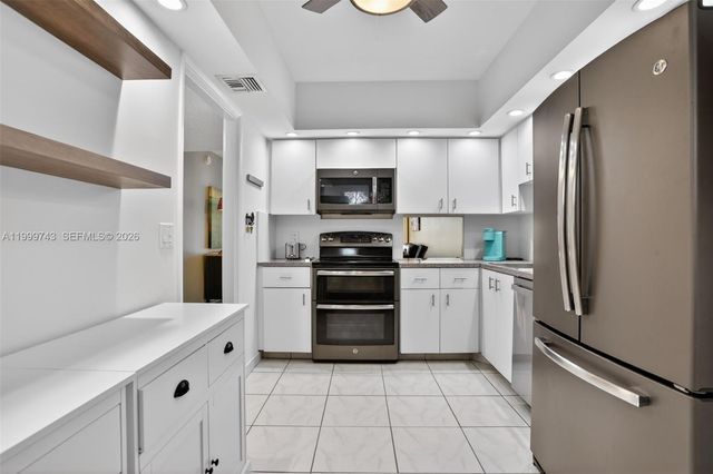 4030 W Palm Aire Dr 105, Pompano Beach, FL 33069