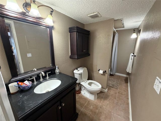 10855 Meadowglen Lane 8, Houston, TX 77042