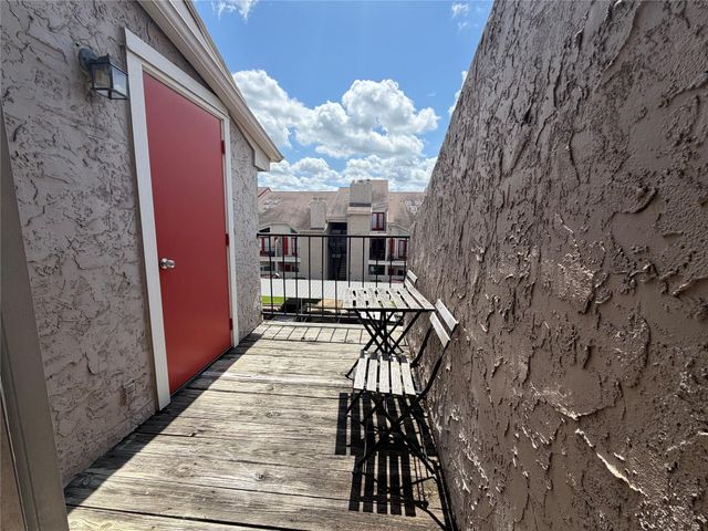 10855 Meadowglen Lane 8, Houston, TX 77042