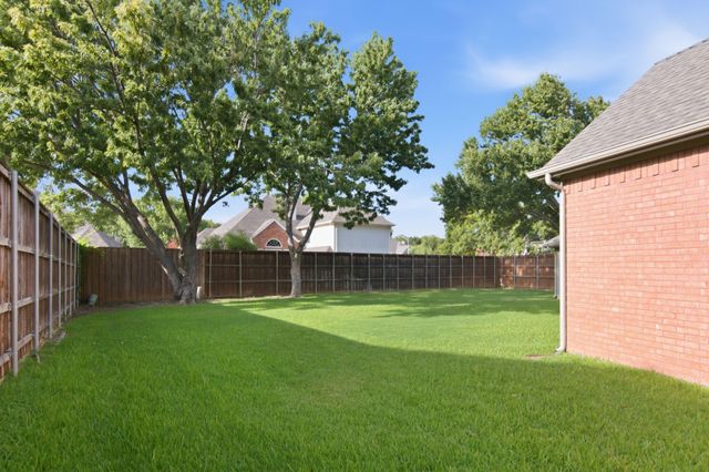 94 Bremen Drive, Hurst, TX 76054