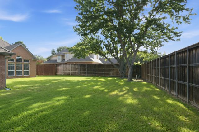 94 Bremen Drive, Hurst, TX 76054
