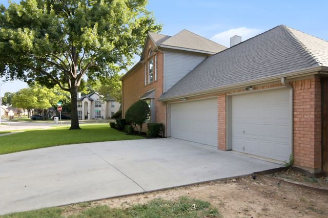 94 Bremen Drive, Hurst, TX 76054