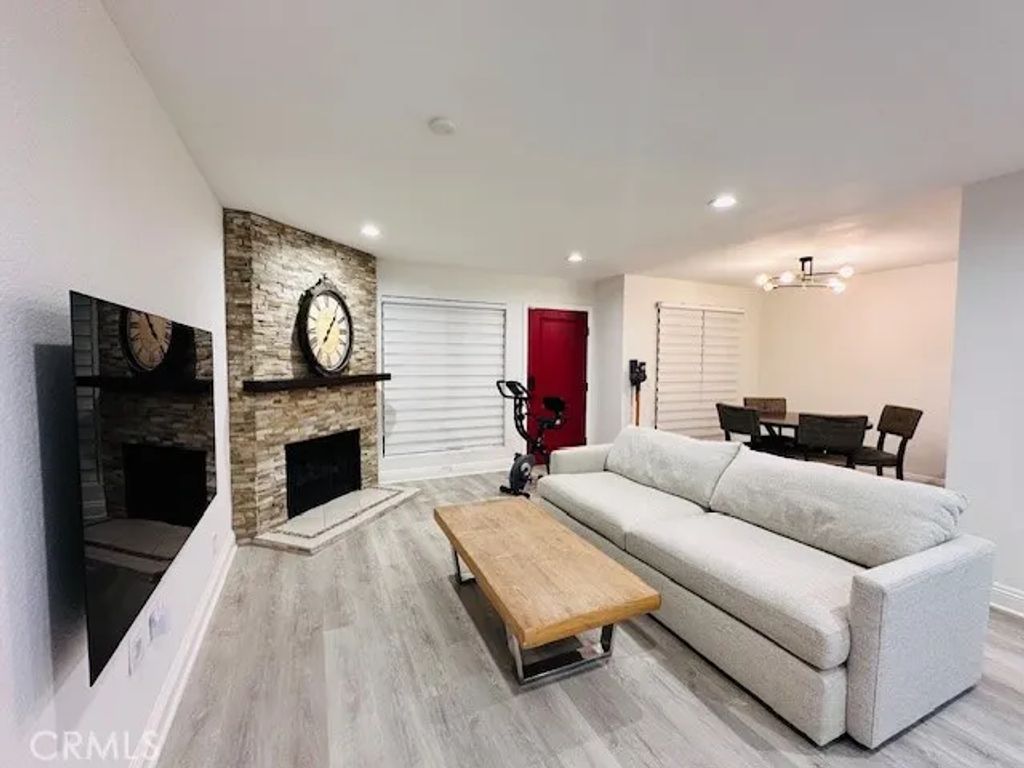 4969 Embassy Way 6, Cypress, CA 90630