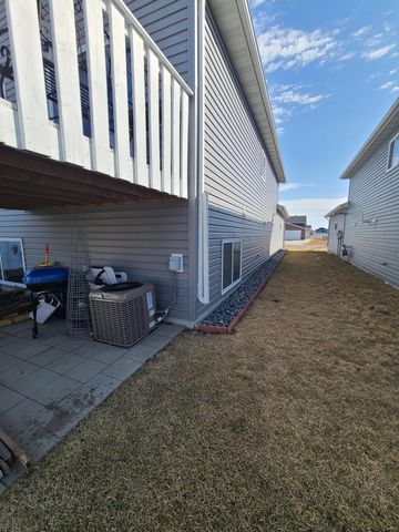 3365 Maple Leaf Loop S, Fargo, ND 58104