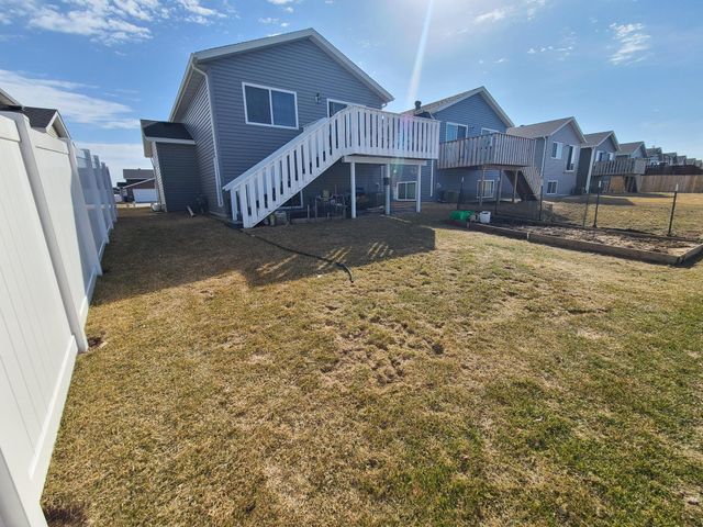 3365 Maple Leaf Loop S, Fargo, ND 58104