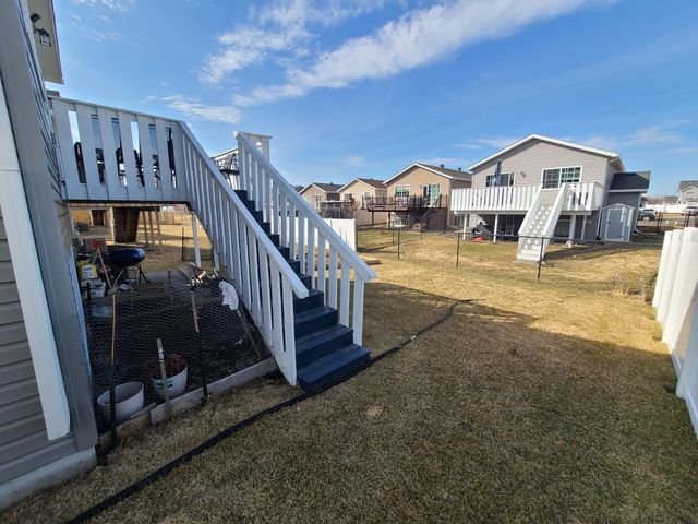 3365 Maple Leaf Loop S, Fargo, ND 58104