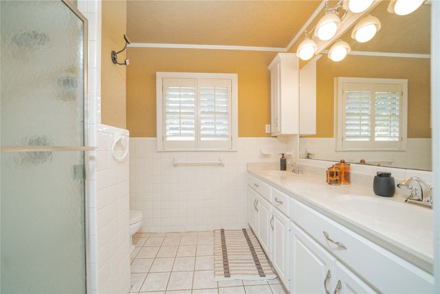 1900 W Hoyt Drive, Longview, TX 75601