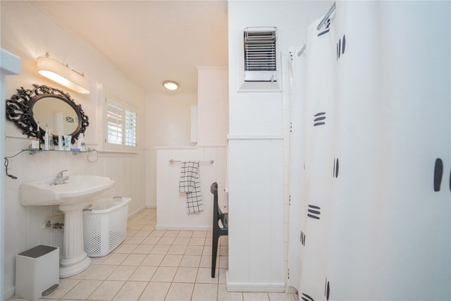 1900 W Hoyt Drive, Longview, TX 75601