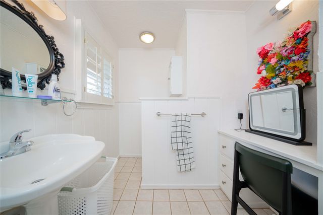 1900 W Hoyt Drive, Longview, TX 75601