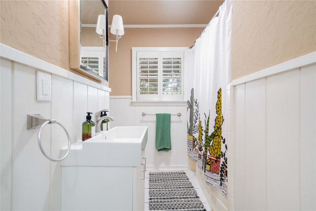 1900 W Hoyt Drive, Longview, TX 75601