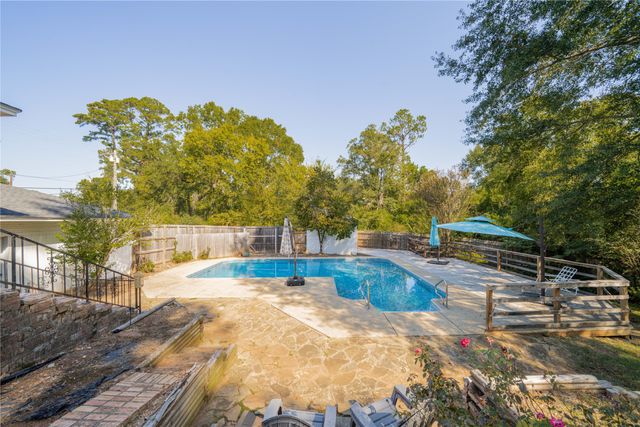 1900 W Hoyt Drive, Longview, TX 75601